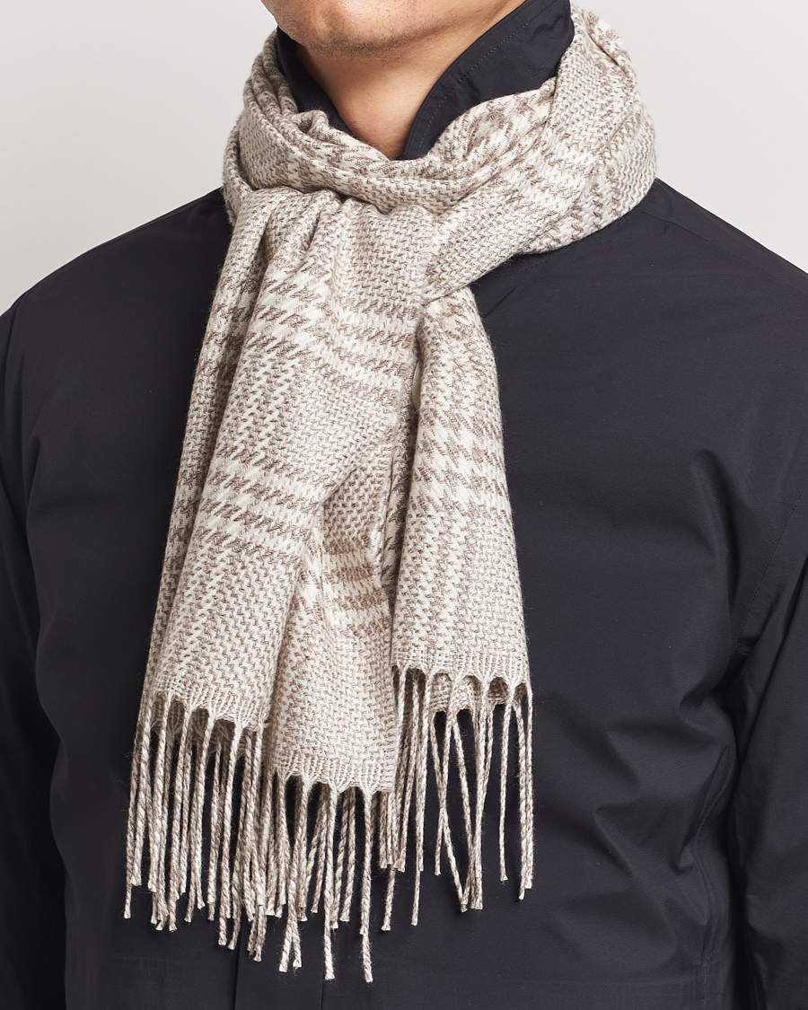 Herr | Piacenza Cashmere Cashmere/Silk Houndstooth Scarf Light Beige | Piacenza Cashmere | Cashmere/Silk Houndstooth Scarf Light Beige