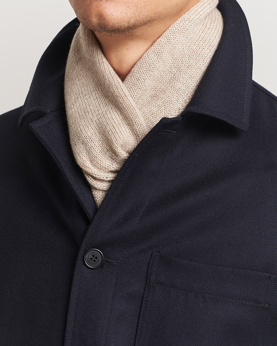 Herr | Piacenza Cashmere Short Loop Cashmere Scarf Light Beige | Piacenza Cashmere | Short Loop Cashmere Scarf Light Beige