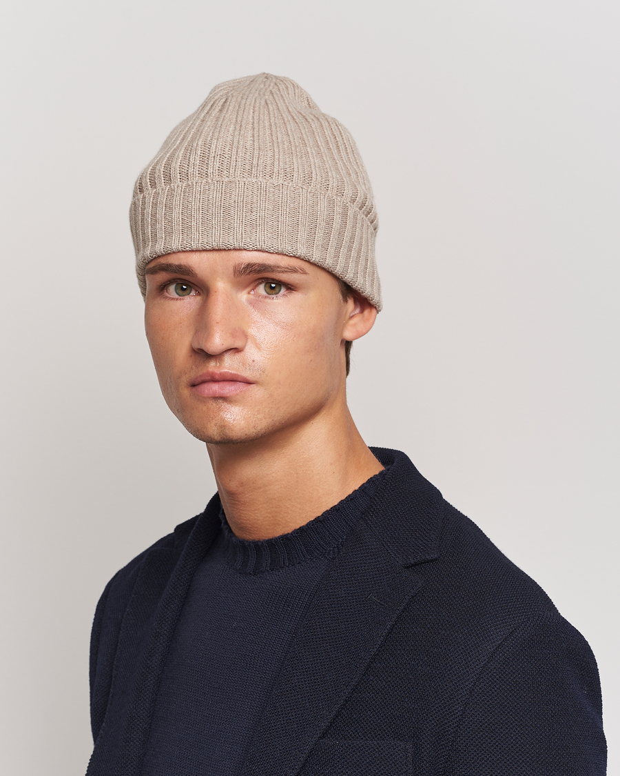 Herr | Piacenza Cashmere Ribbed Cashmere Beanie Light Beige | Piacenza Cashmere | Ribbed Cashmere Beanie Light Beige