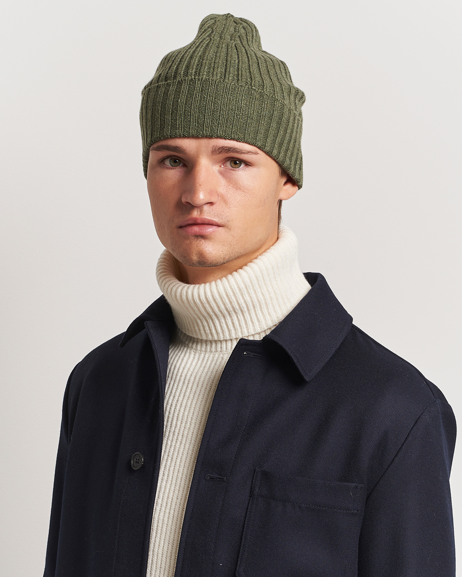 Herr | Piacenza Cashmere Ribbed Cashmere Beanie Olive | Piacenza Cashmere | Ribbed Cashmere Beanie Olive