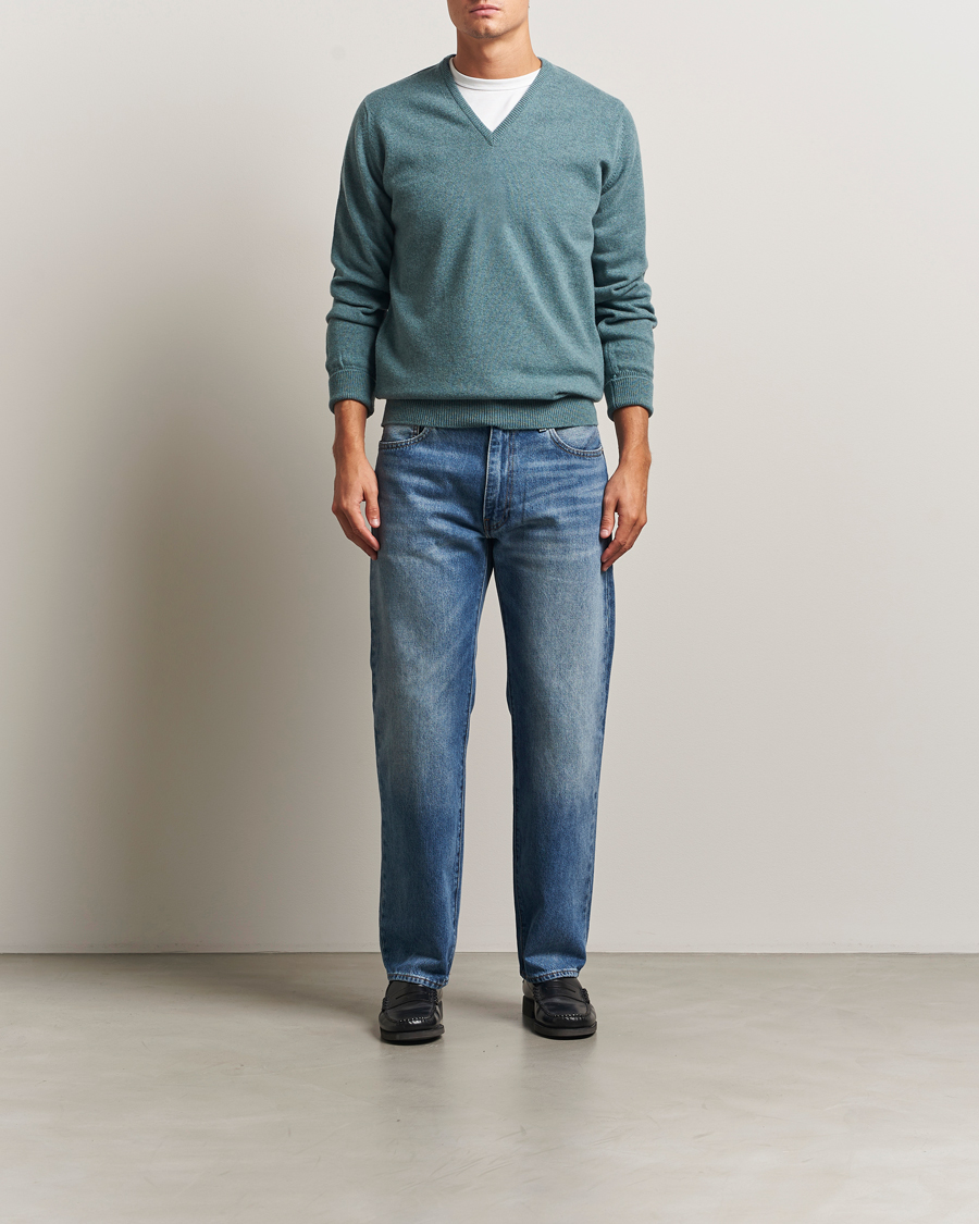 Herr | Tröjor | William Lockie | Rob Lambswool V-Neck Caspian