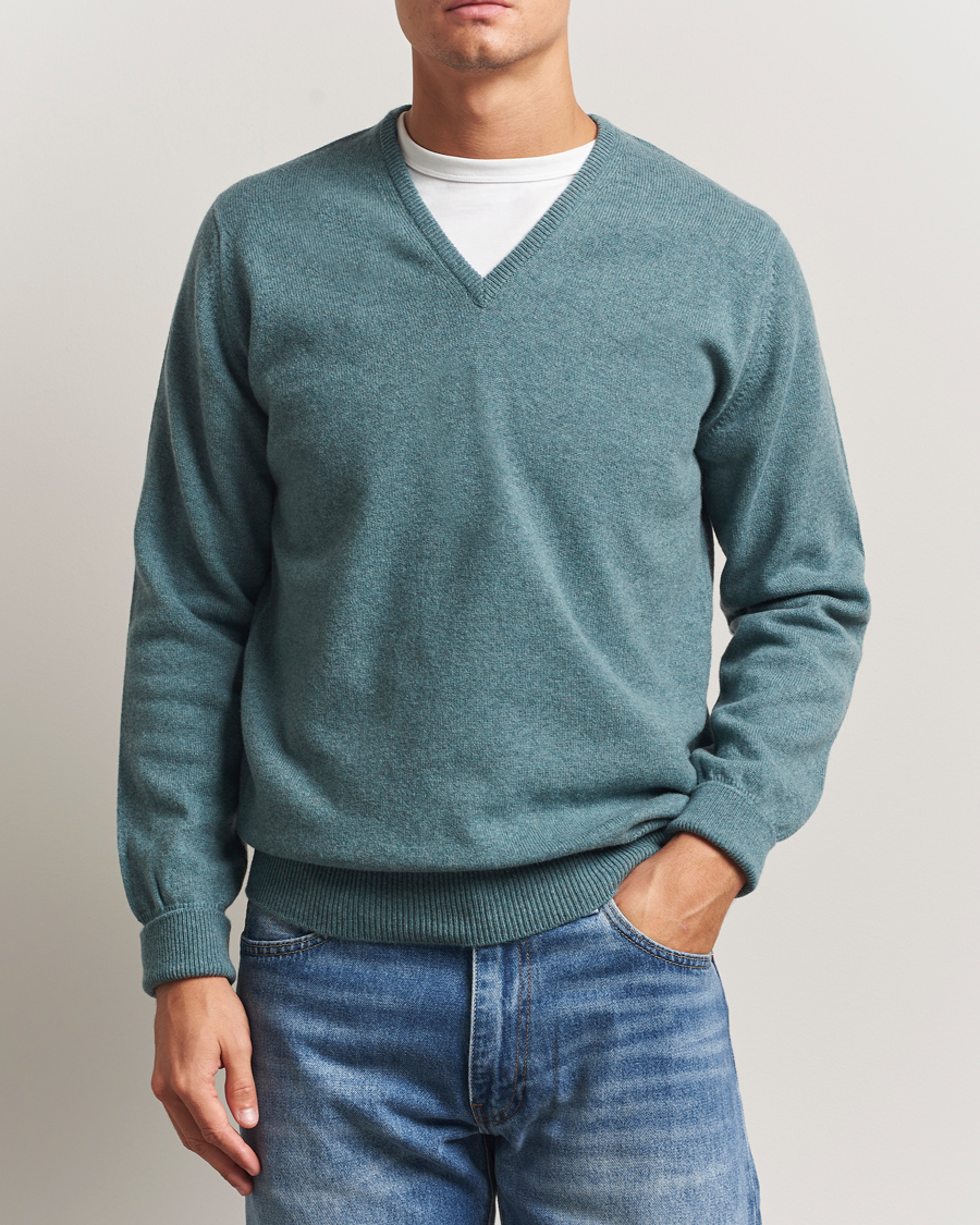 Herr | Tröjor | William Lockie | Rob Lambswool V-Neck Caspian