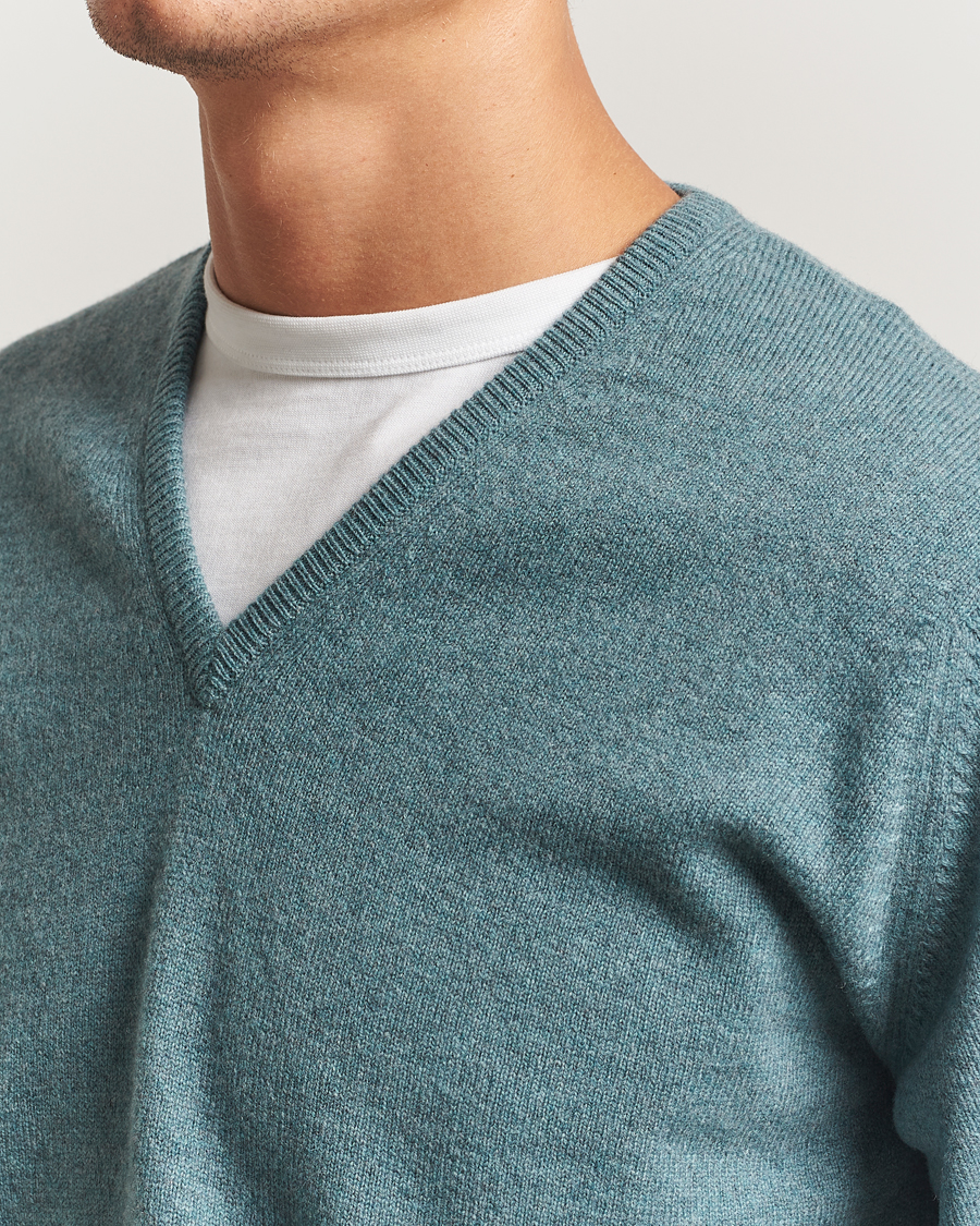 Herr | Tröjor | William Lockie | Rob Lambswool V-Neck Caspian
