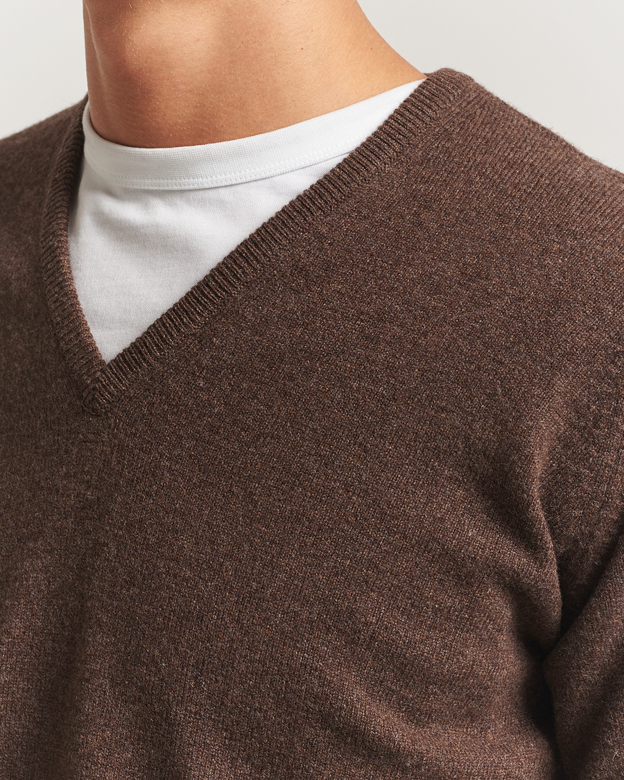 Herr | Tröjor | William Lockie | Rob Lambswool V-Neck Mocha
