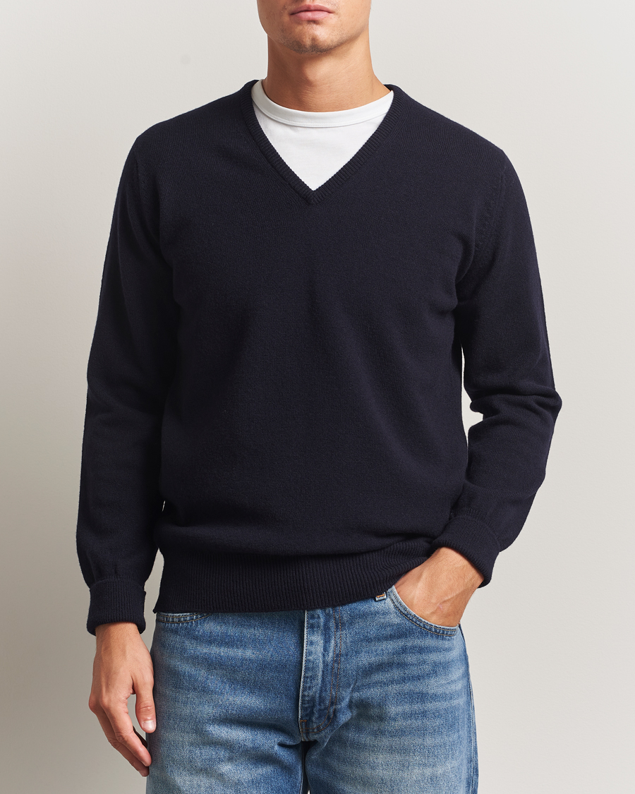 Herr | Tröjor | William Lockie | Rob Lambswool V-Neck Navy