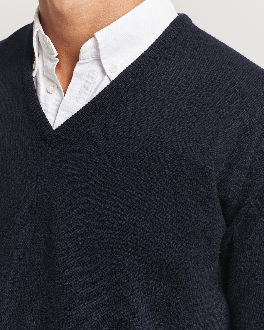 Herr | Tröjor | William Lockie | Rob Lambswool V-Neck Navy