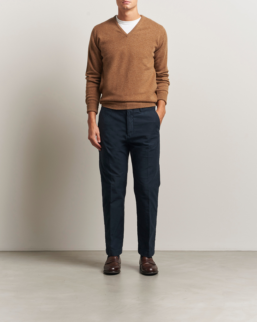 Herr | Tröjor | William Lockie | Rob Lambswool V-Neck Savannah