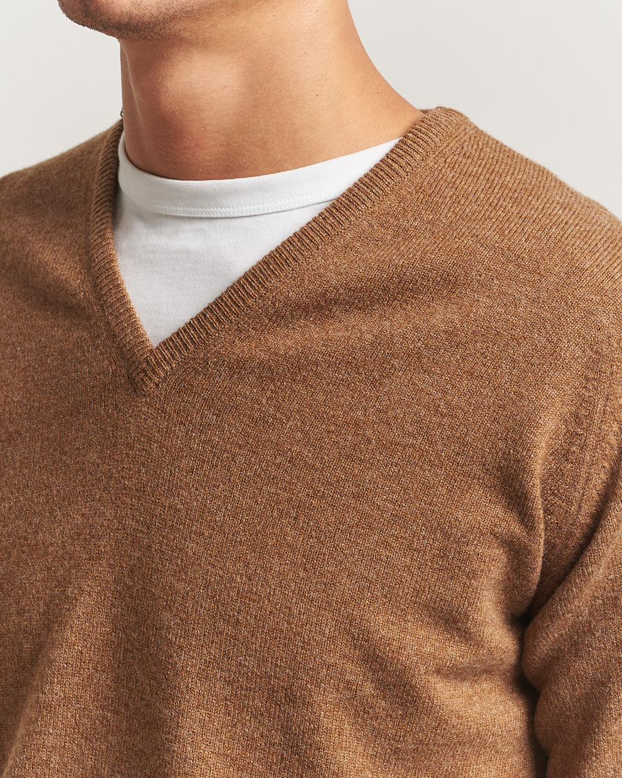 Herr | Tröjor | William Lockie | Rob Lambswool V-Neck Savannah