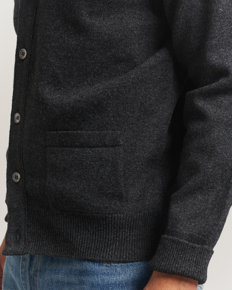 Herr | Tröjor | William Lockie | Rob Lambswool Cardigan Charcoal