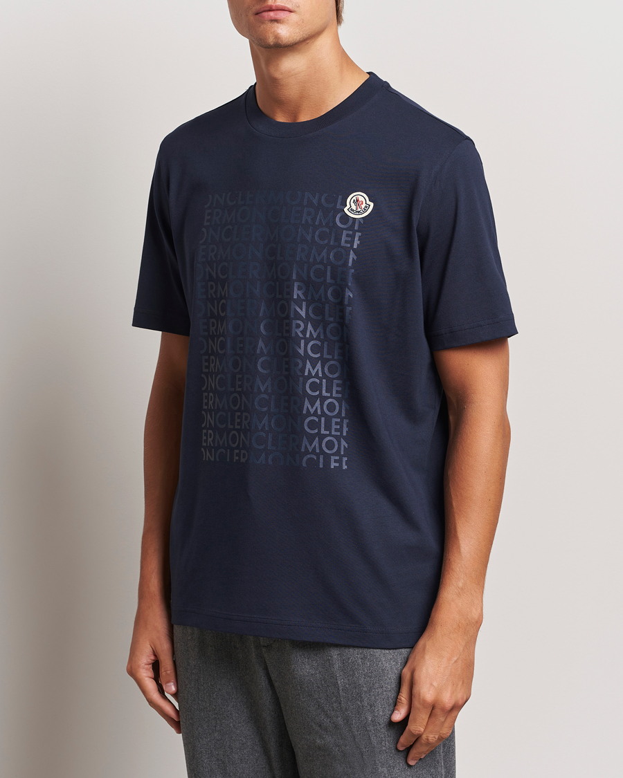 Herr | T-Shirts | Moncler | All Over Lettering T-Shirt Navy