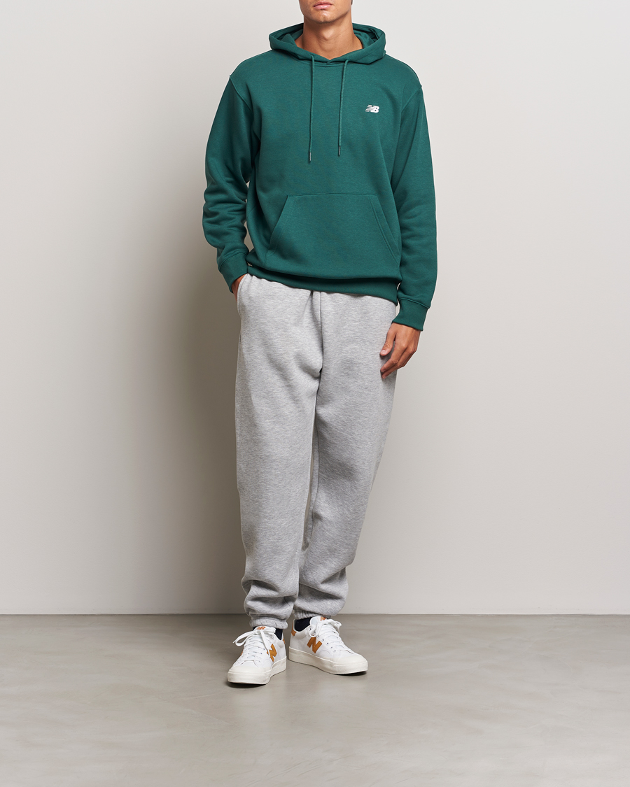 Herr | Tröjor | New Balance | Essentials Fleece Hoodie Nightwatch Green