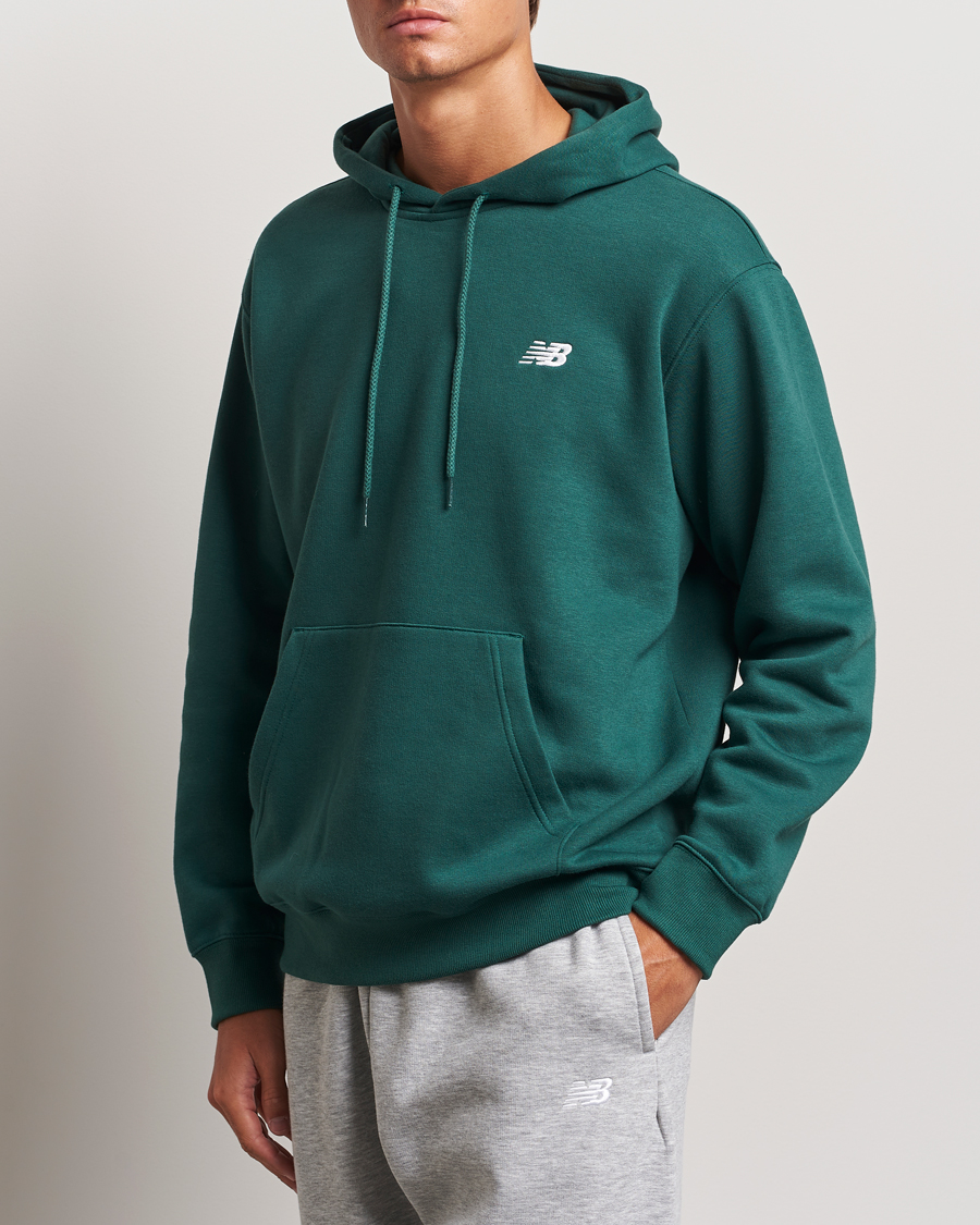 Herr | Tröjor | New Balance | Essentials Fleece Hoodie Nightwatch Green