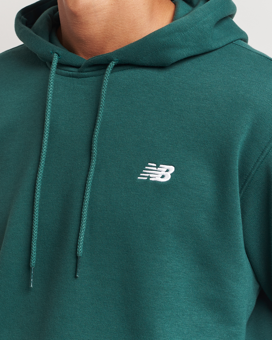 Herr | Tröjor | New Balance | Essentials Fleece Hoodie Nightwatch Green