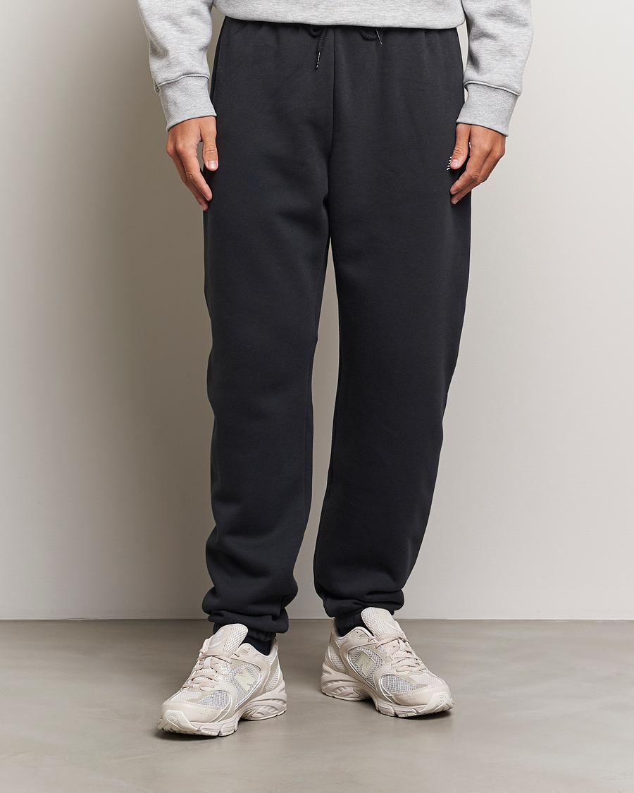 Herr | Byxor | New Balance | Essentials Fleece Sweatpants Black