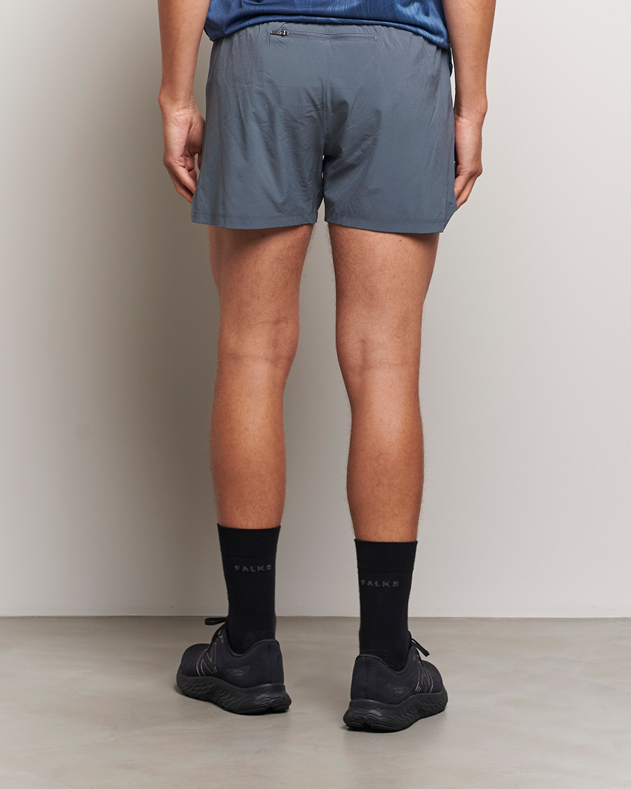 Herr | Shorts | New Balance Running | 5 Inch Run shorts Graphite