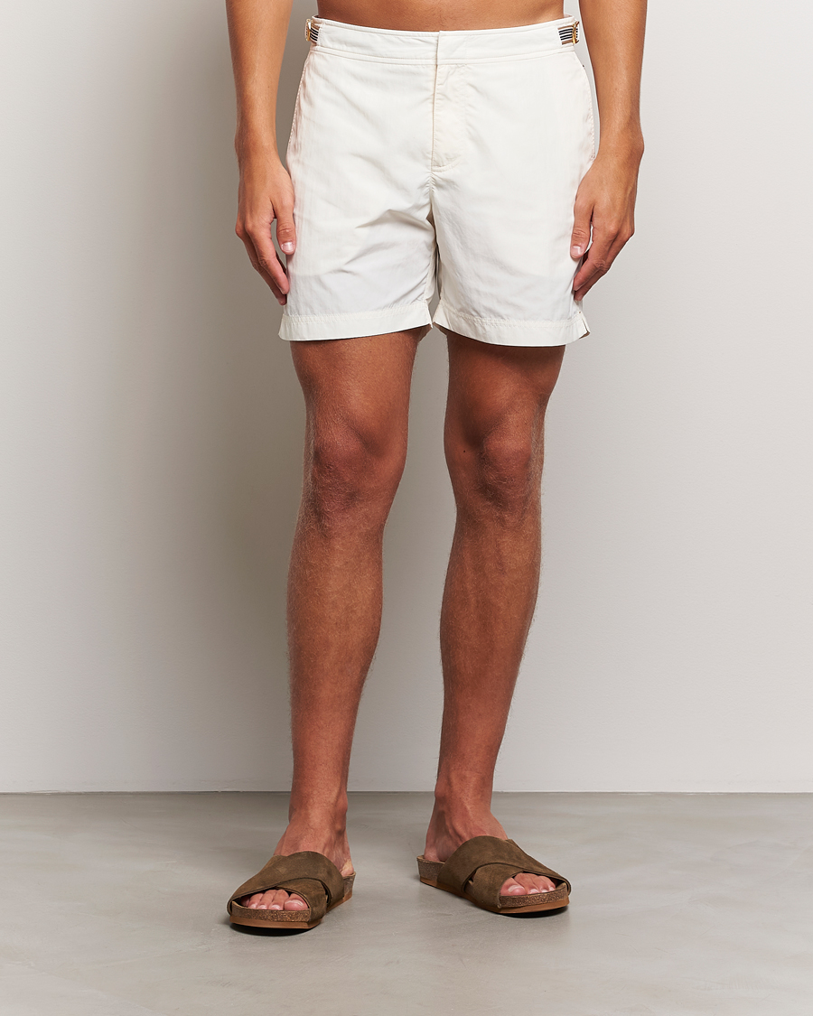 Herr | Orlebar Brown Bulldog Ribbon Tape Trim Swimshorts White Sand | Orlebar Brown | Bulldog Ribbon Tape Trim Swimshorts White Sand