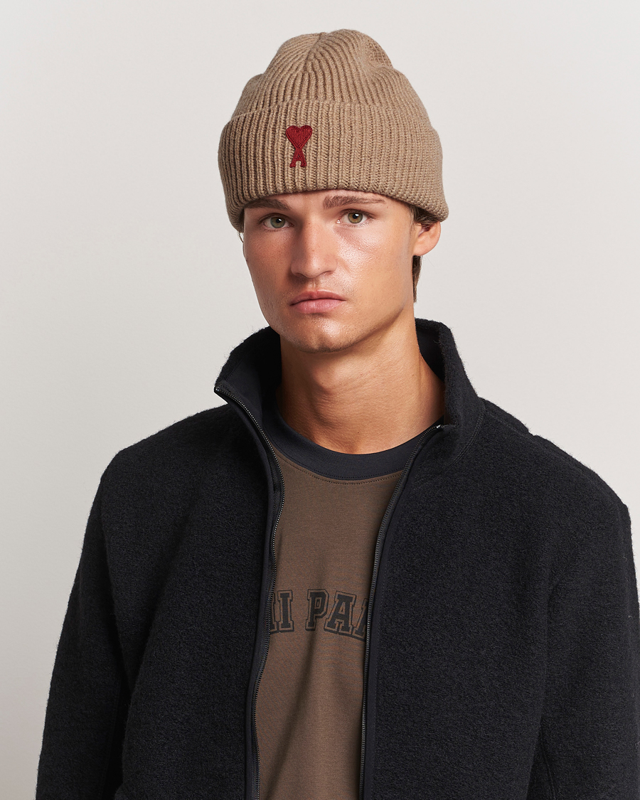 Herr | AMI Heart Logo Beanie Camel | AMI | Heart Logo Beanie Camel