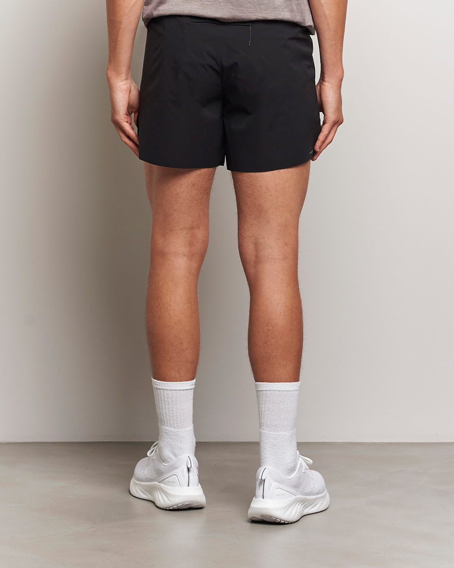 Herr | Shorts | Satisfy | PeaceShell 5 Inch Shorts Black