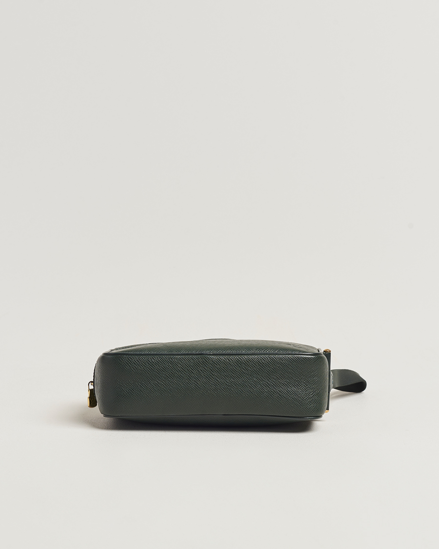 Herr | Louis Vuitton Pre-Owned Kaluga Washbag Green | Louis Vuitton Pre-Owned | Kaluga Washbag Green