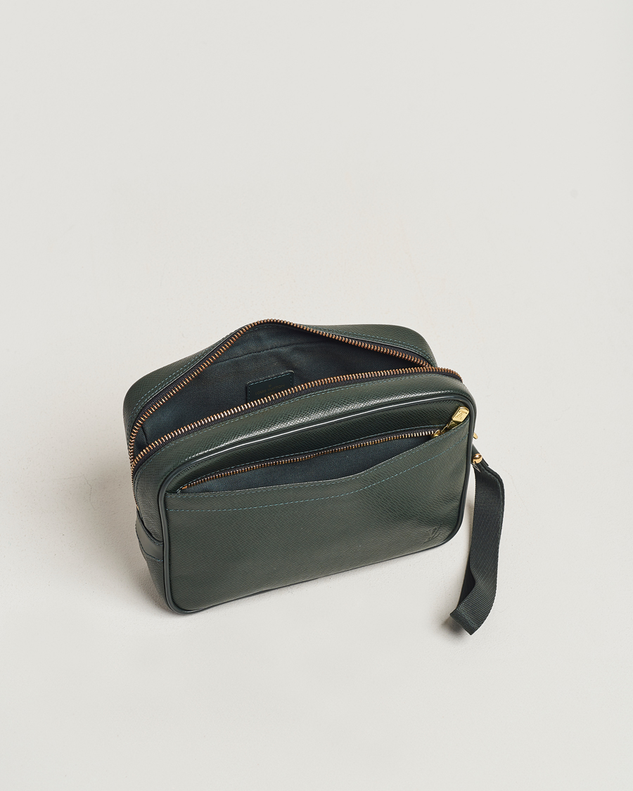 Herr | Louis Vuitton Pre-Owned Kaluga Washbag Green | Louis Vuitton Pre-Owned | Kaluga Washbag Green