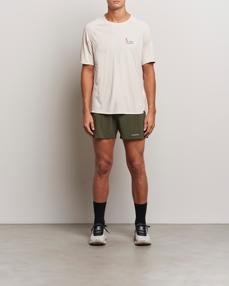 Herr | T-Shirts | Patagonia | Short Sleeve Cap Cool Trail Graphic Shirt Pumice