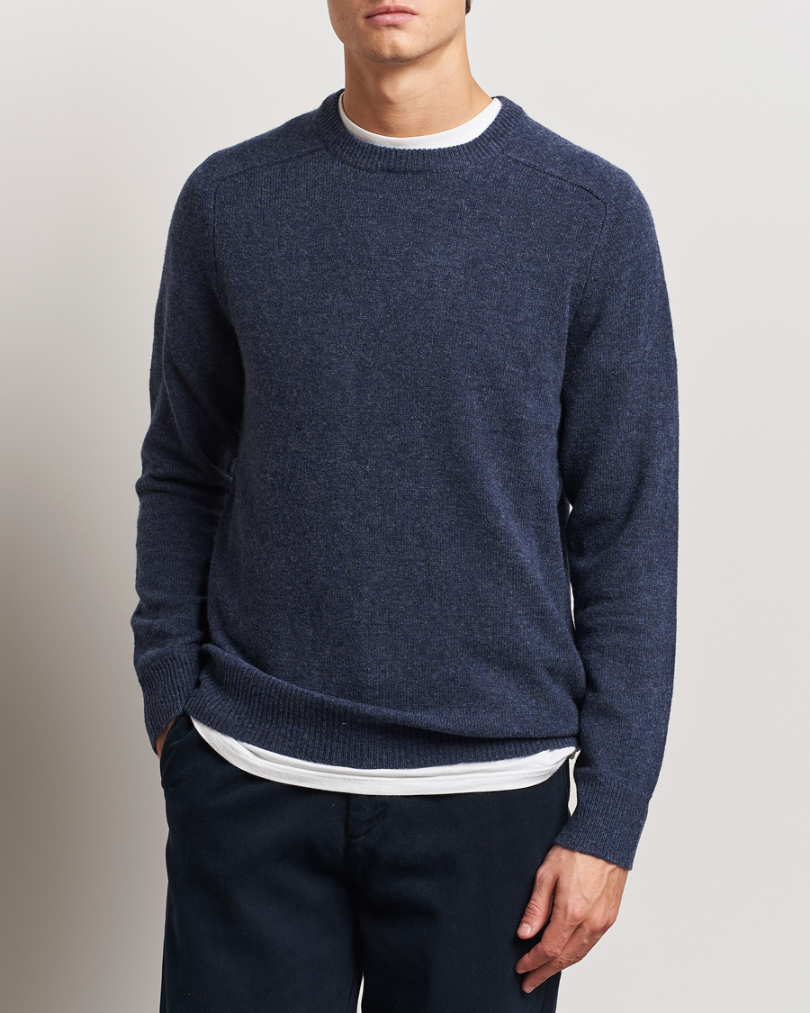 Herr | Tröjor | A Day's March | Brodick Lambswool Sweater Navy