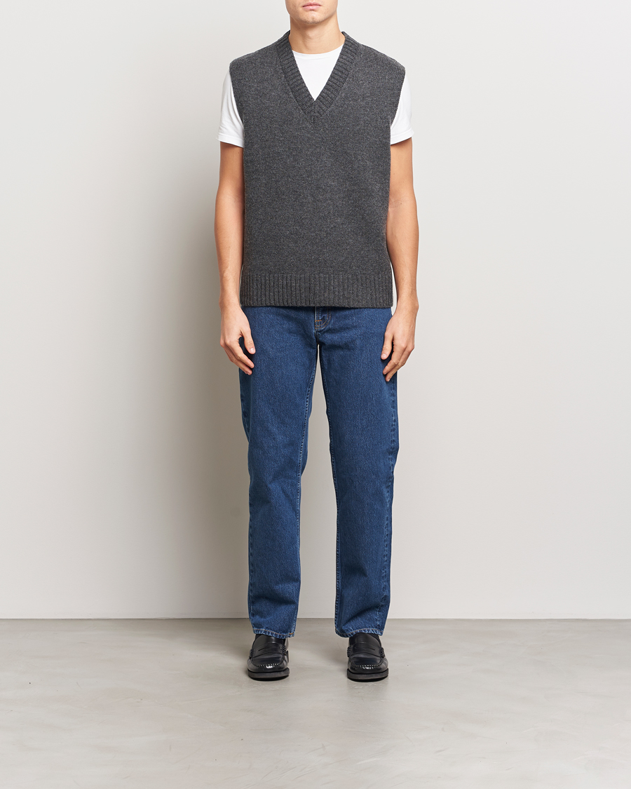 Herr | Tröjor | A Day's March | Wigtown Lambswool V-Neck Vest Charcoal