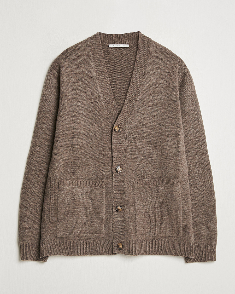 Herr | Tröjor | A Day's March | Jarrow Lambswool Cardigan Dark Taupe