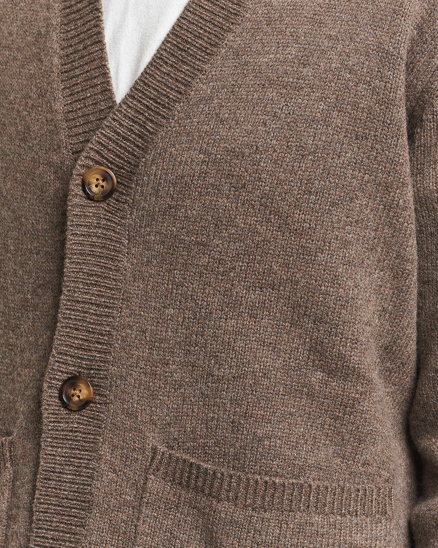 Herr | Tröjor | A Day's March | Jarrow Lambswool Cardigan Dark Taupe