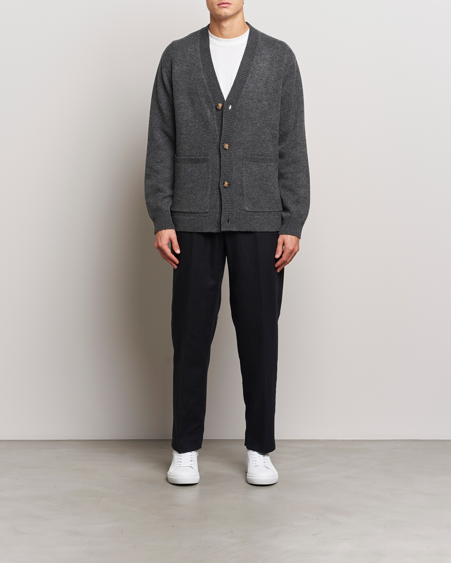 Herr | Tröjor | A Day's March | Jarrow Lambswool Cardigan Charcoal