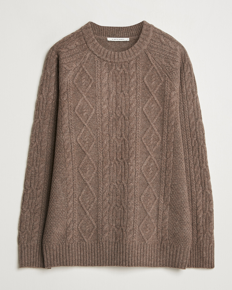 Herr | Tröjor | A Day's March | Atlas Aran Knit Lambswool Sweater Dark Taupe