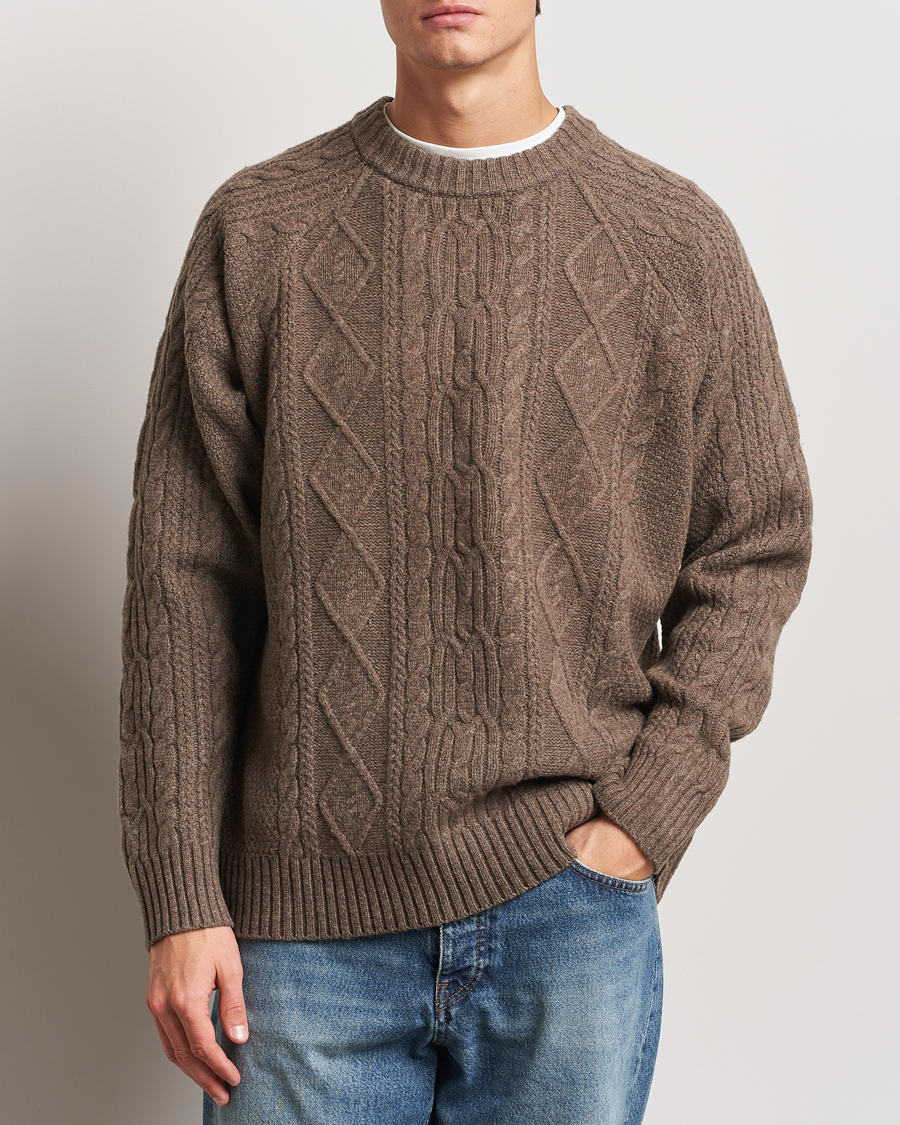 Herr | Tröjor | A Day's March | Atlas Aran Knit Lambswool Sweater Dark Taupe