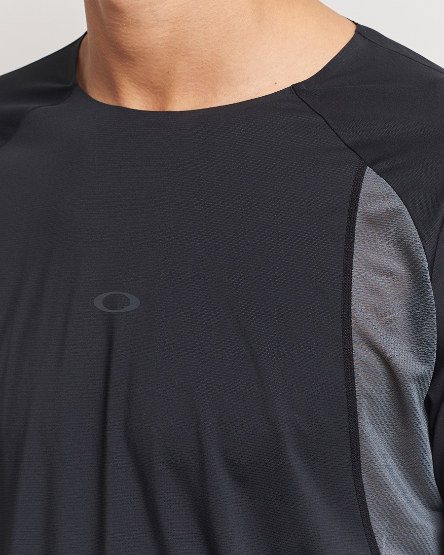 Herr | T-Shirts | Oakley | Pursuit Pro Long Sleeve T-Shirt Blackout