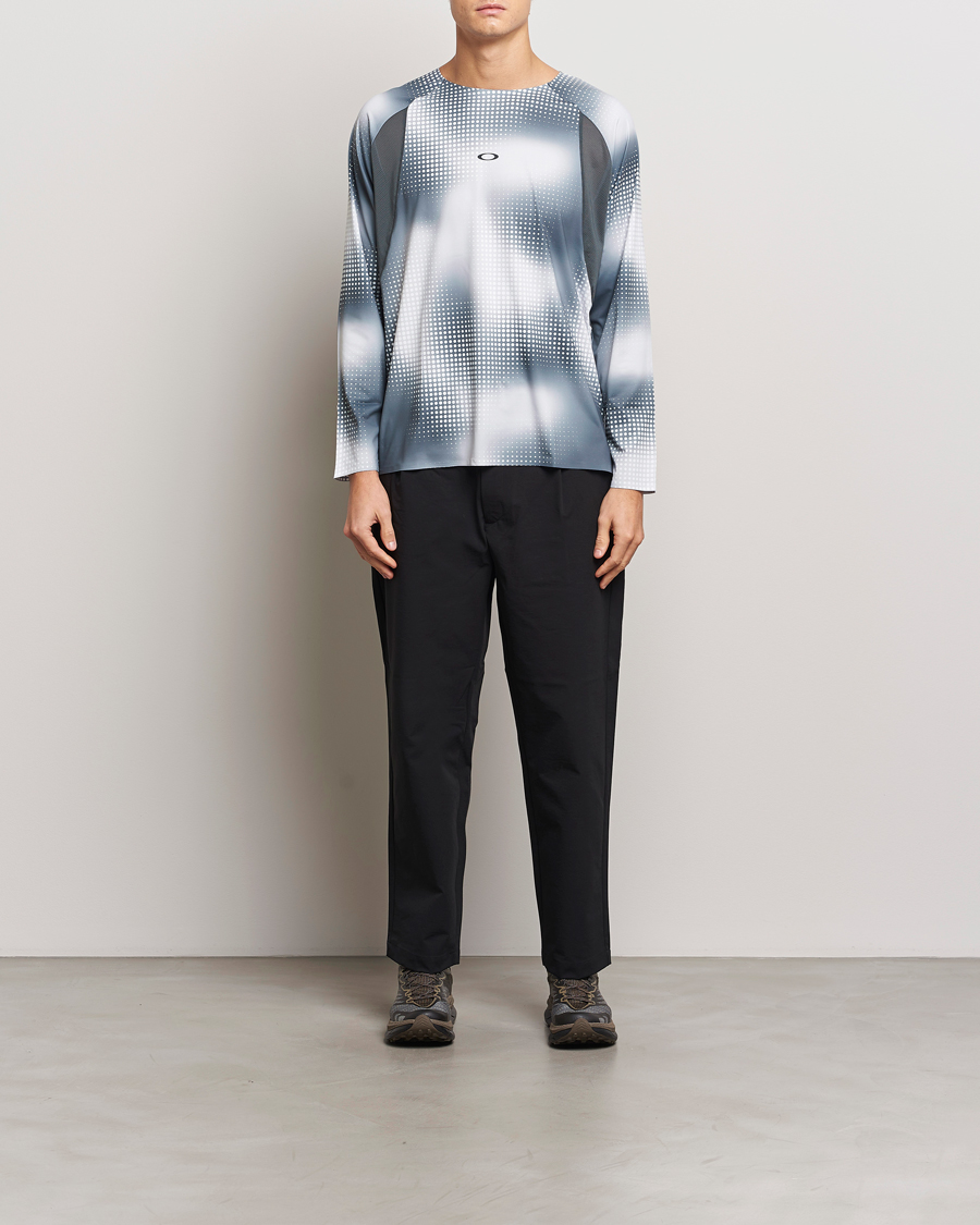 Herr | T-Shirts | Oakley | Pursuit Pro Long Sleeve T-Shirt Organic Spots