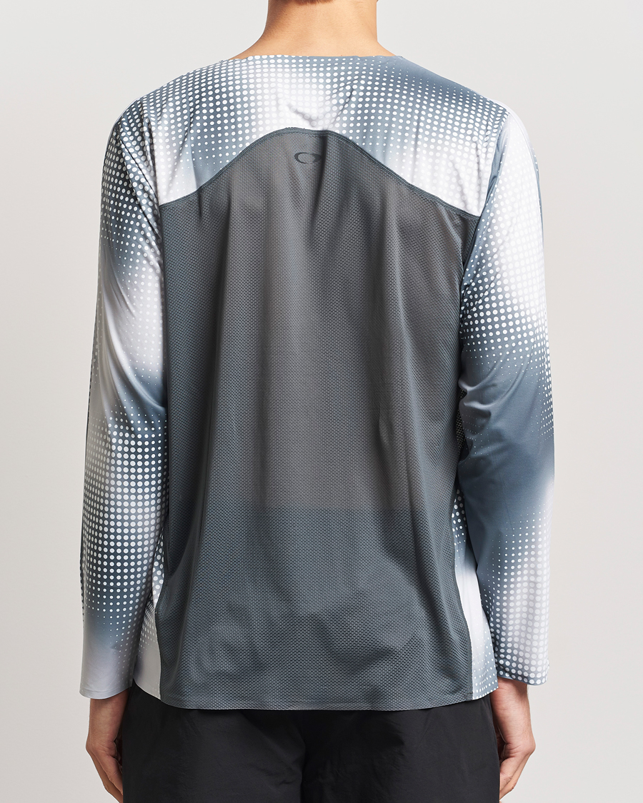 Herr | T-Shirts | Oakley | Pursuit Pro Long Sleeve T-Shirt Organic Spots