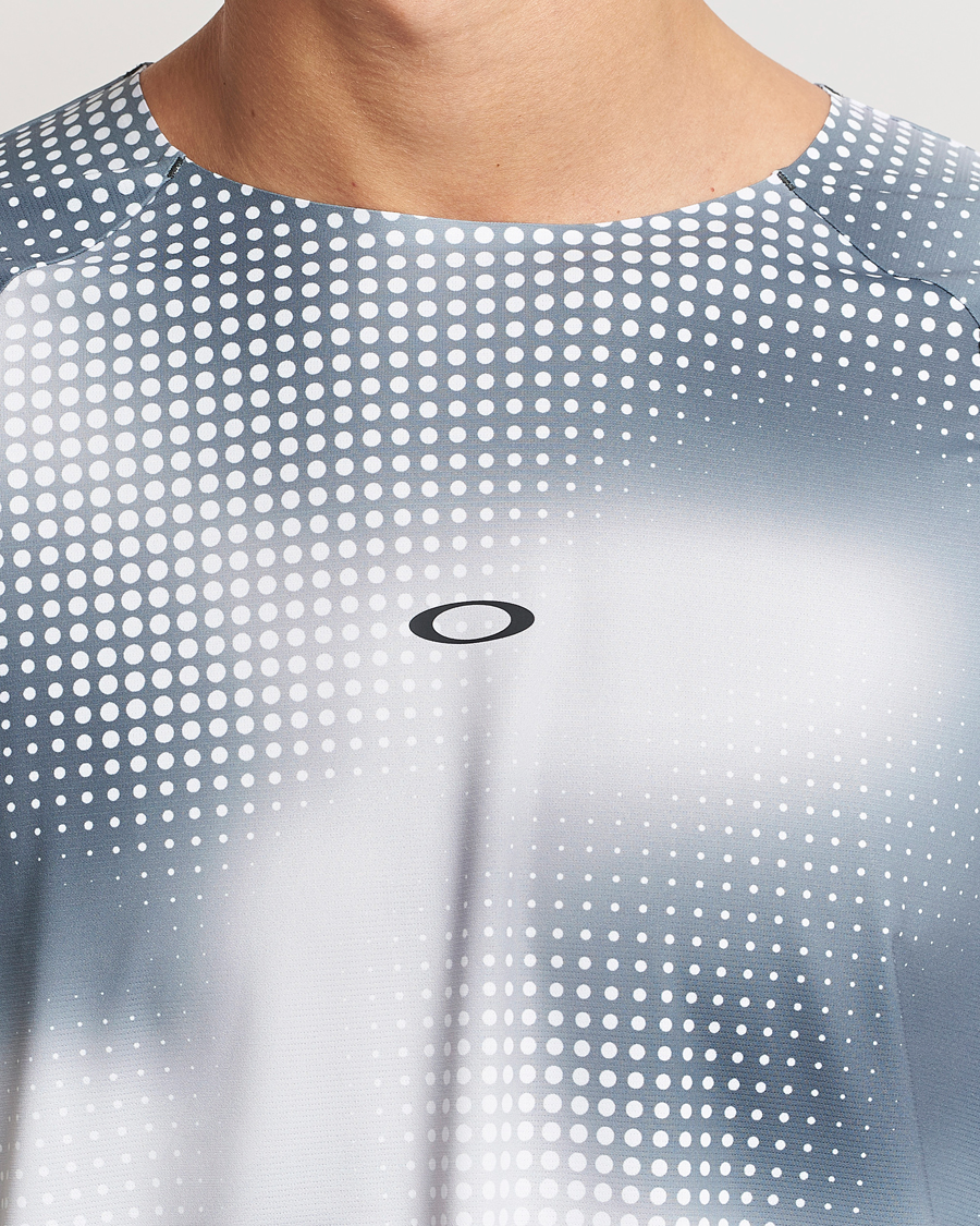 Herr | T-Shirts | Oakley | Pursuit Pro Long Sleeve T-Shirt Organic Spots
