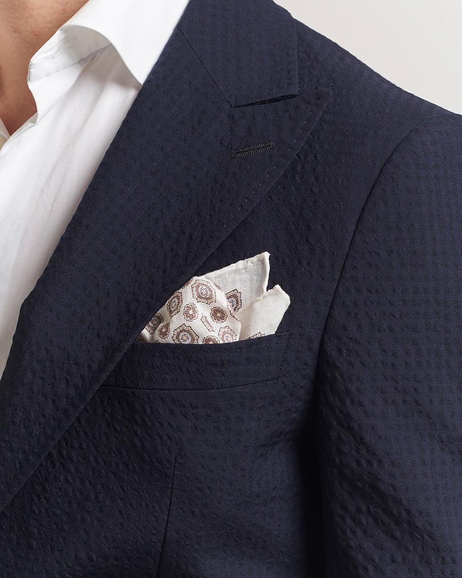 Herr | Näsdukar | Amanda Christensen | Linen Printed Medallion Pocket Square Cream