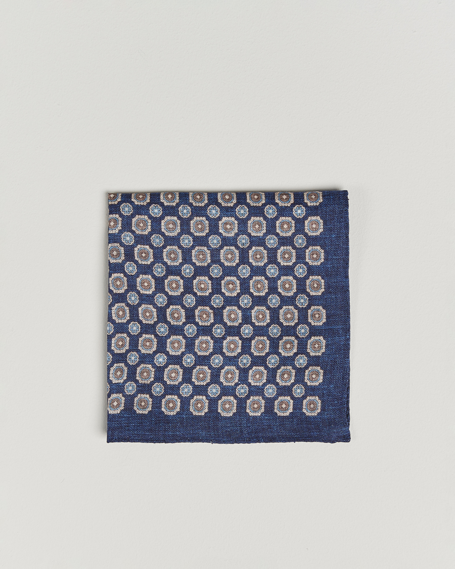 Herr | Näsdukar | Amanda Christensen | Linen Printed Medallion Pocket Square Navy