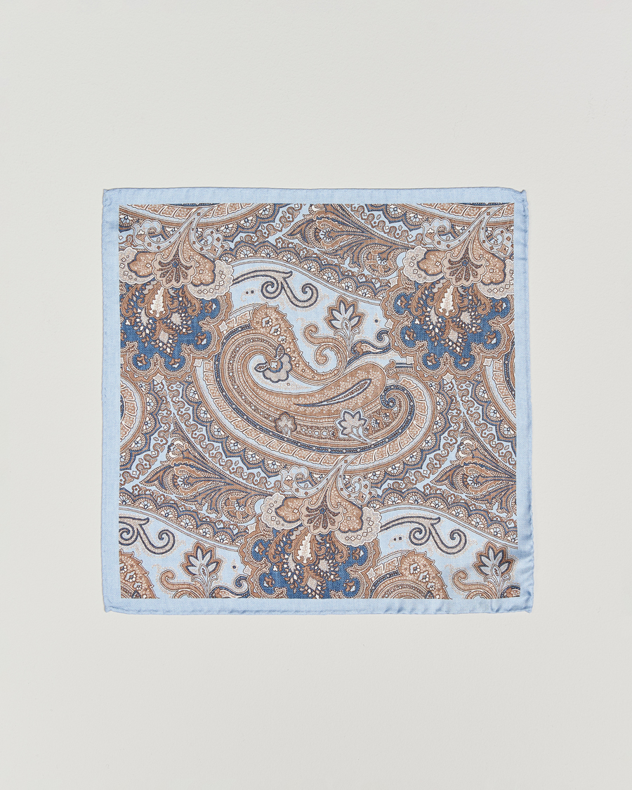 Herr | Näsdukar | Amanda Christensen | Silk Twill Large Paisley Pocket Square Sky Blue