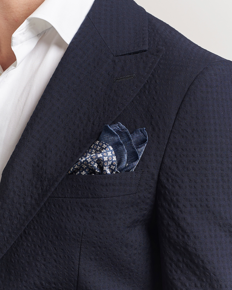 Herr | Näsdukar | Amanda Christensen | Silk Twill Printed Flower Pocket Square Navy