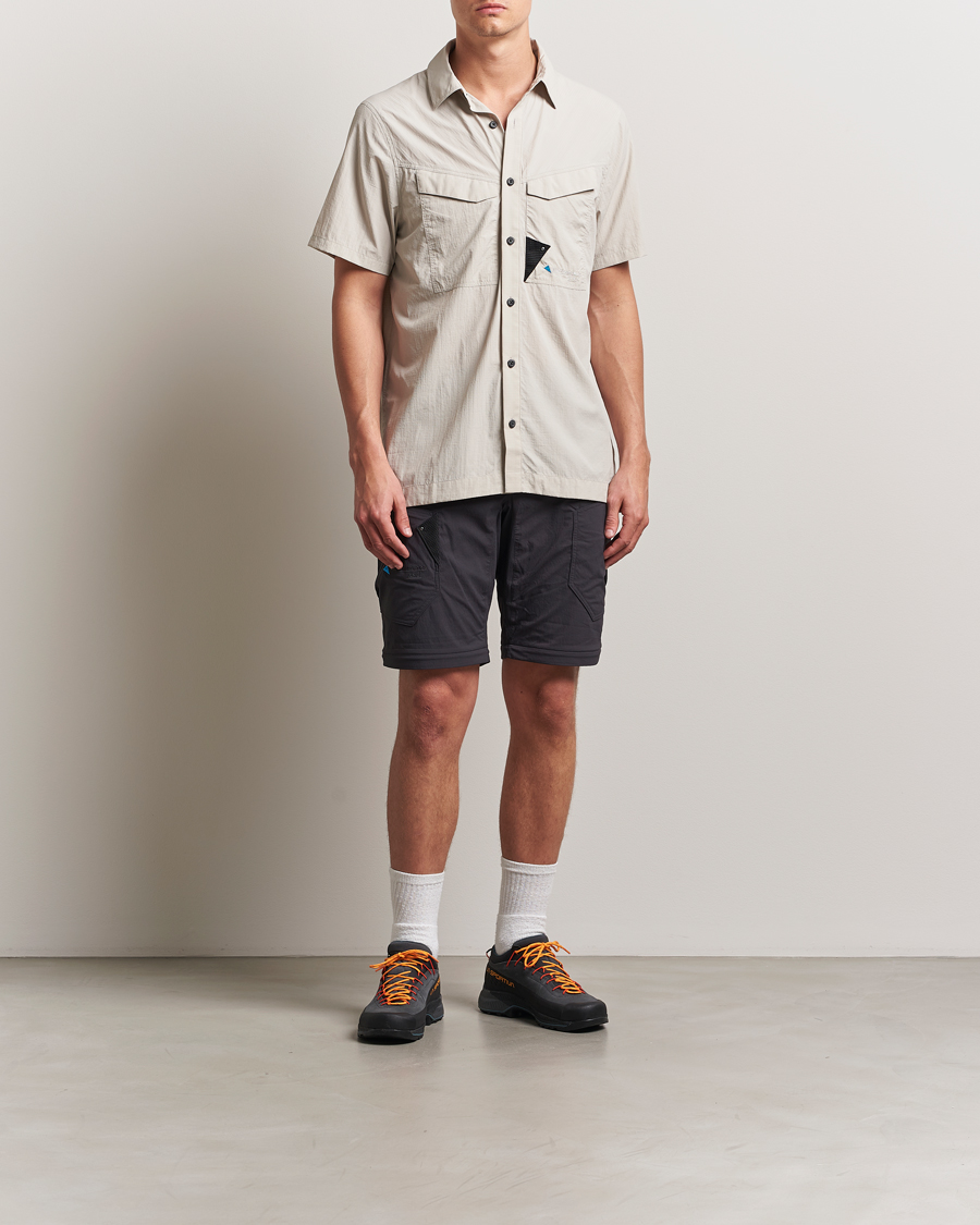 Herr | Skjortor | Klättermusen | Syn Short Sleeve Function Shirt Silver Creme