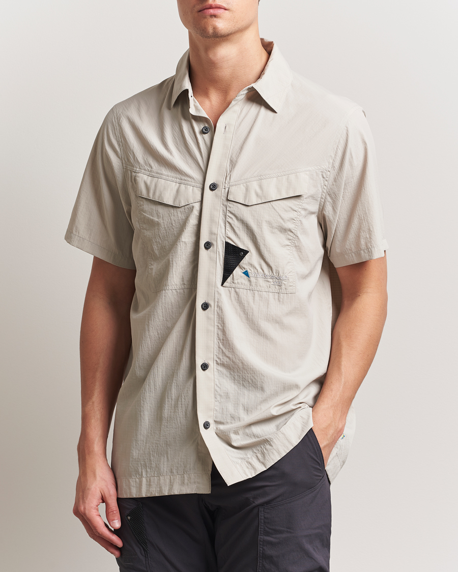 Herr | Skjortor | Klättermusen | Syn Short Sleeve Function Shirt Silver Creme