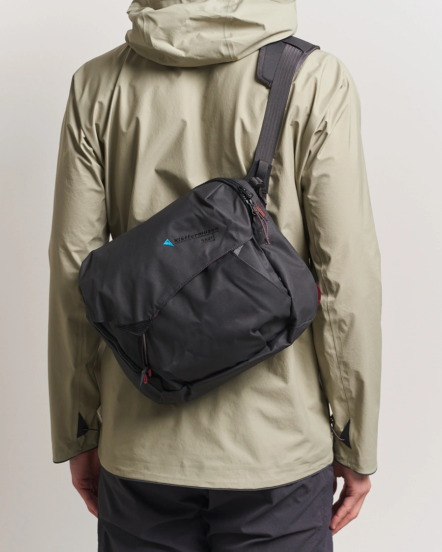Herr | Väskor | Klättermusen | Gaut Messenger bag Raven