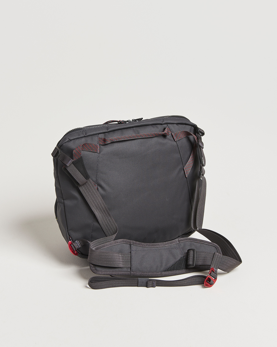 Herr | Väskor | Klättermusen | Gaut Messenger bag Raven