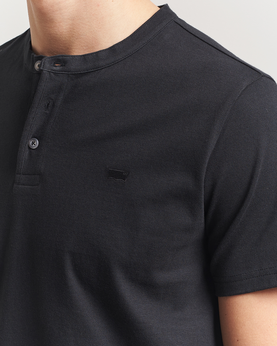 Herr | T-Shirts | Levi's | Short Sleeve Henley Mineral Black
