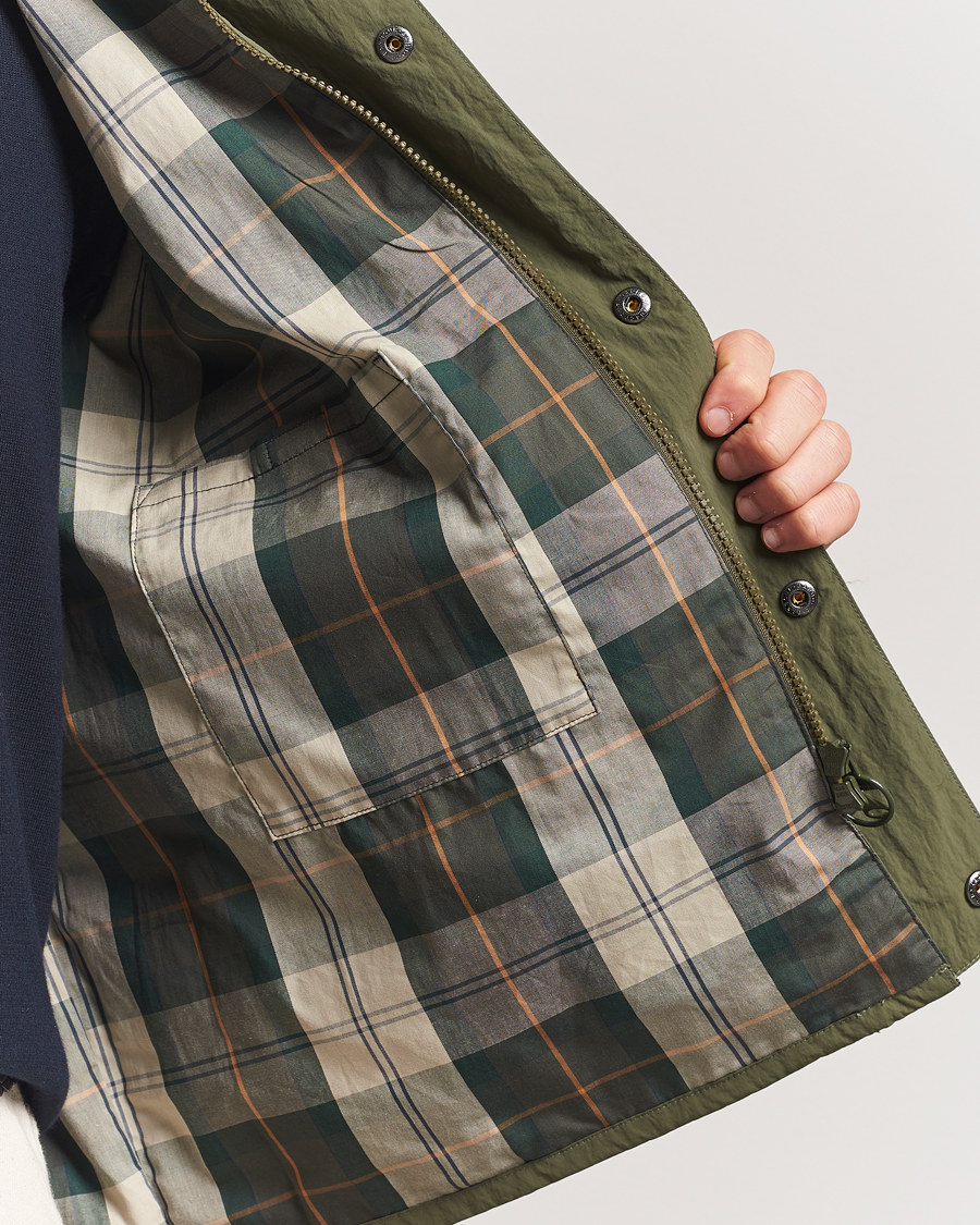 Herr | Jackor | Barbour Heritage | Transport Lightweight Showerproof Jacket Fern