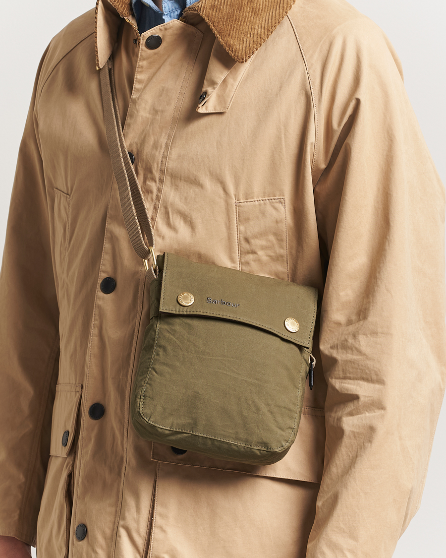 Herr | Barbour Lifestyle Transport Crossbody Bag Dusky Green | Barbour Lifestyle | Transport Crossbody Bag Dusky Green