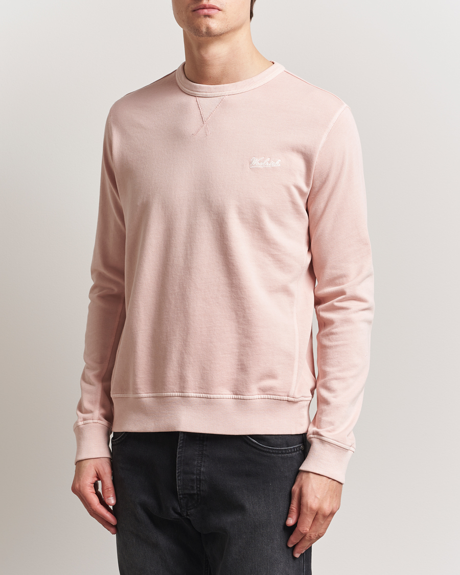 Herr | Tröjor | Woolrich | Garment Dyed Crewneck Rose Smoke