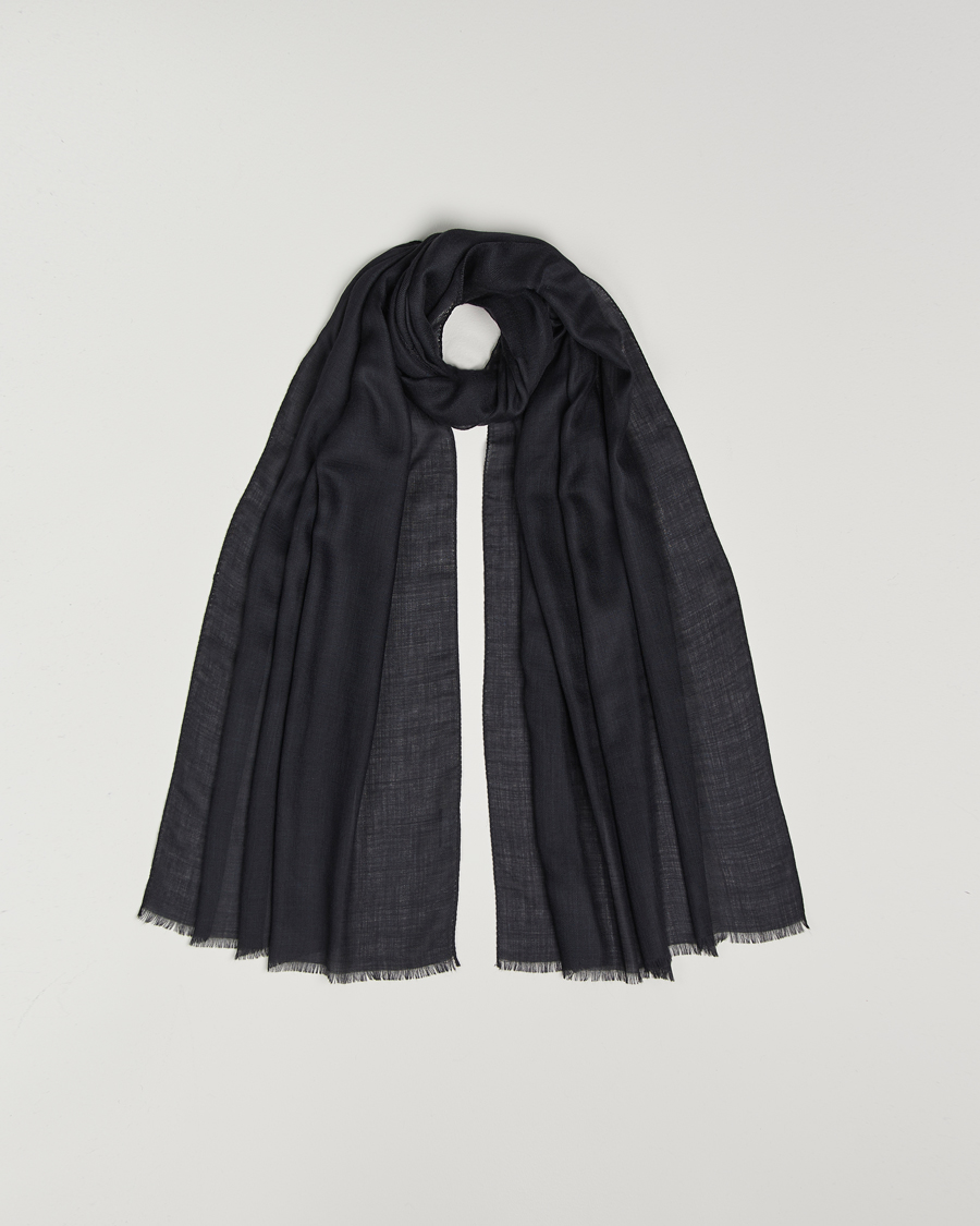 Herr | Piacenza Cashmere Chic Cashmere Scarf Navy | Piacenza Cashmere | Chic Cashmere Scarf Navy