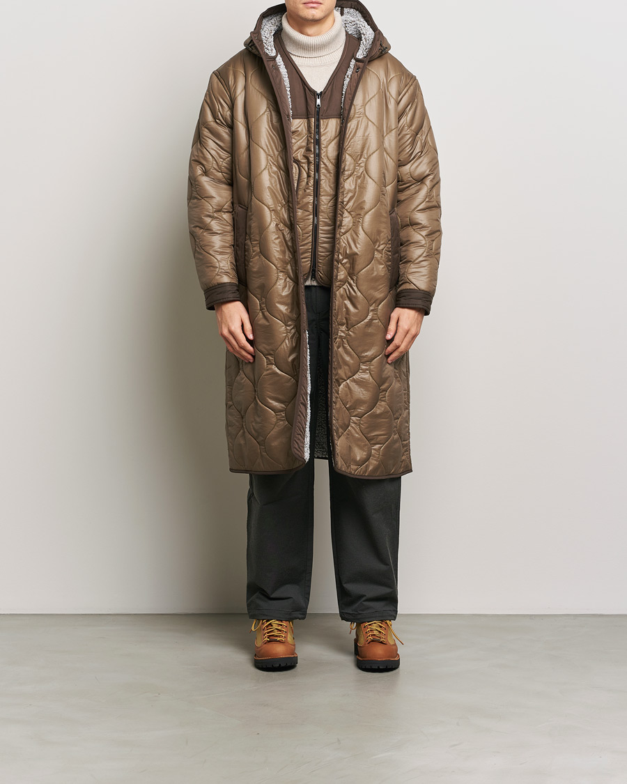 Herr | Jackor | Woolrich | Quilted Coat Sherpa Lining by Todd Snyder Taupe